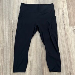 Black Fabletics Capri Leggings
